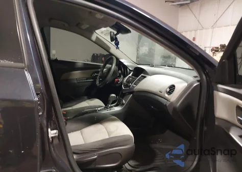 2014 Chevrolet Cruze Ls z USA, uszkodzony, nr VIN 1G1PA5SH7E7371093